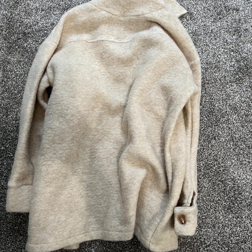 ✨NWT Pretty Little Thing Oatmeal Shacket One Sz✨ - Picture 3 of 5